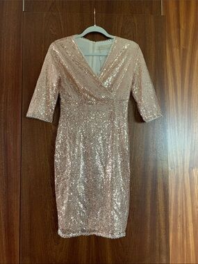 Elegant Rose Gold Sequin Midi Dress with V-Neck